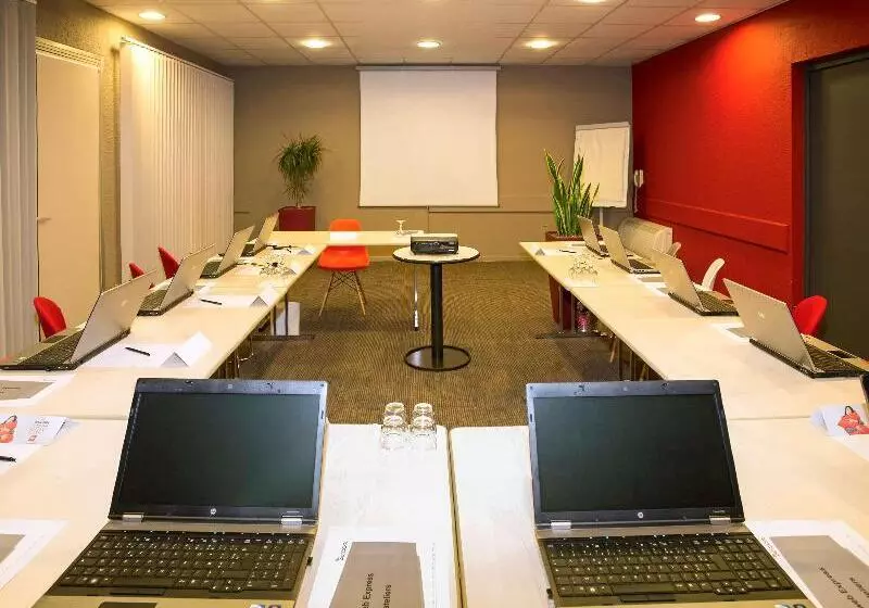 Отель Ibis Nîmes Ouest   A9