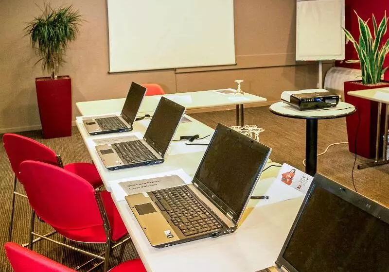 Отель Ibis Nîmes Ouest   A9