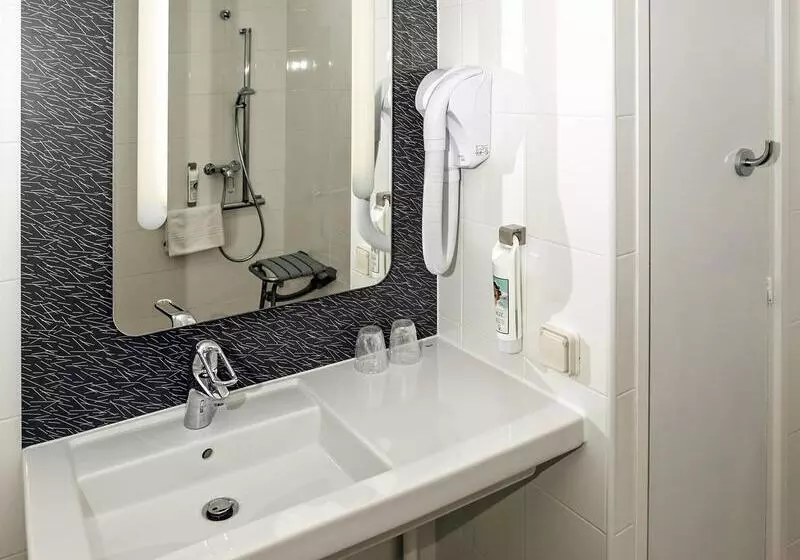 Отель Ibis Nîmes Ouest   A9