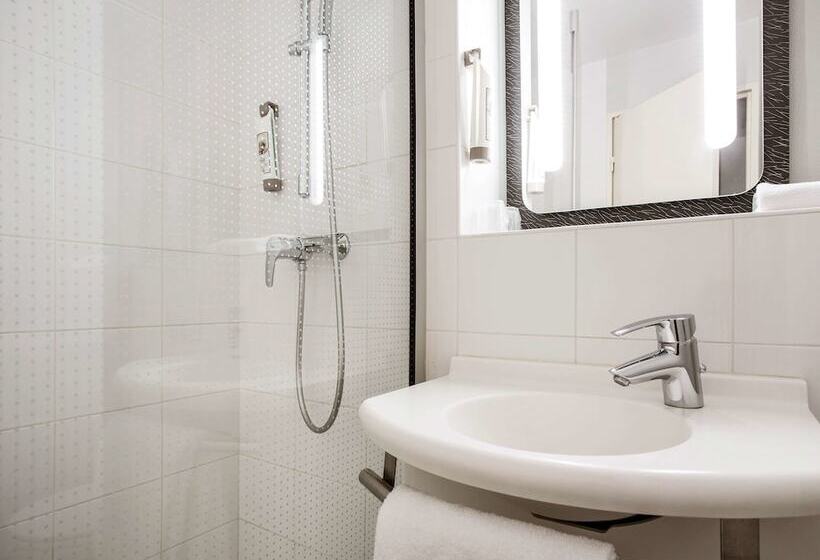 هتل Ibis Saintdenis Stade Ouest