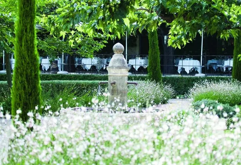 ホテル La Cabro D'or