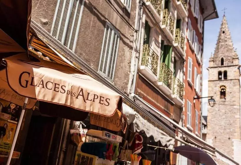 Hotell La Grande Eperviere