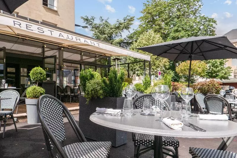 Hôtel Le Boeuf Couronné Chartres   Logis Hotels