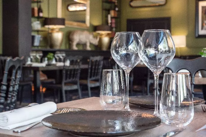 Hôtel Le Boeuf Couronné Chartres   Logis Hotels