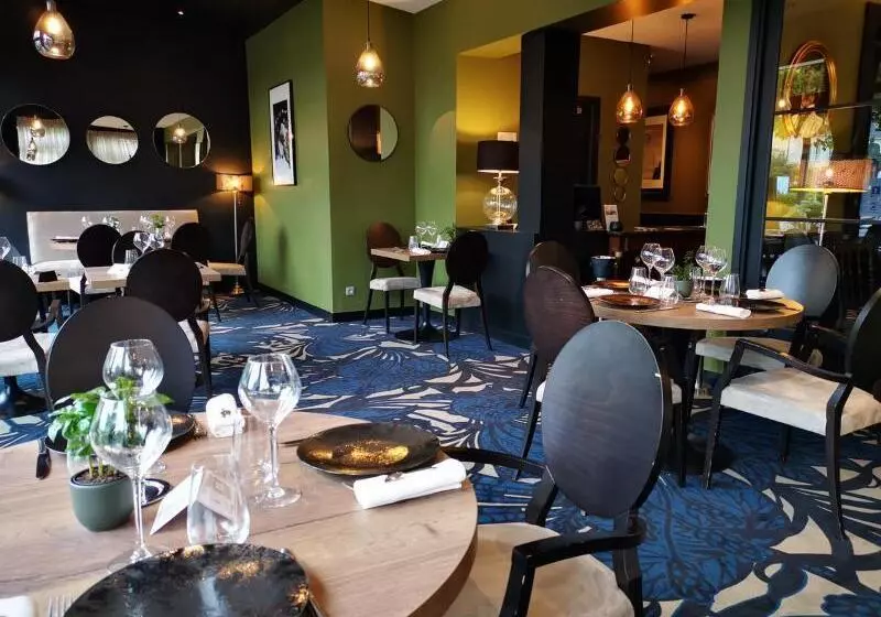 Hôtel Le Boeuf Couronné Chartres   Logis Hotels