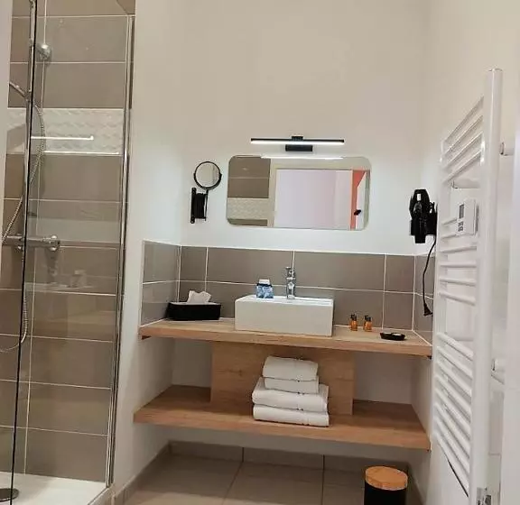 בית מלון כפרי Le Chateau