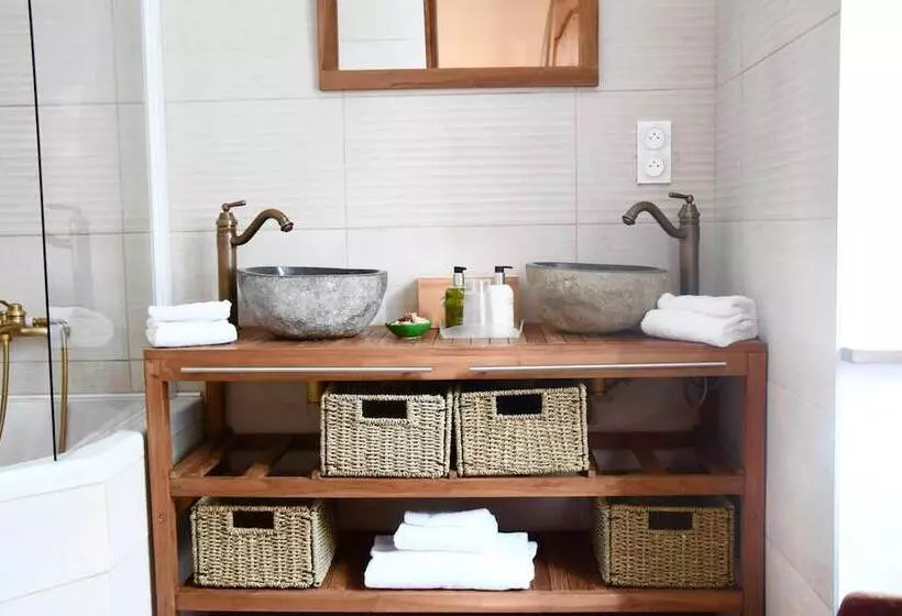 هتل Le Moulin Des Ruats