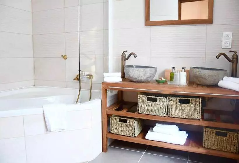 هتل Le Moulin Des Ruats