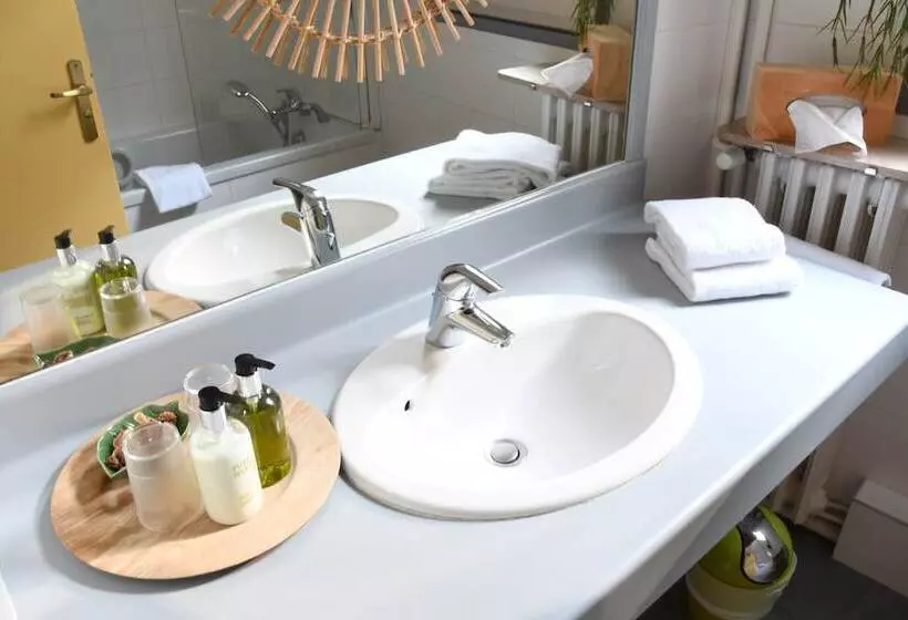 هتل Le Moulin Des Ruats