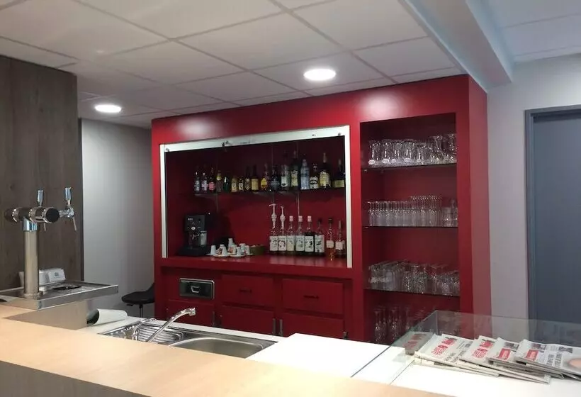 Отель The Originals City, Ara Hôtel