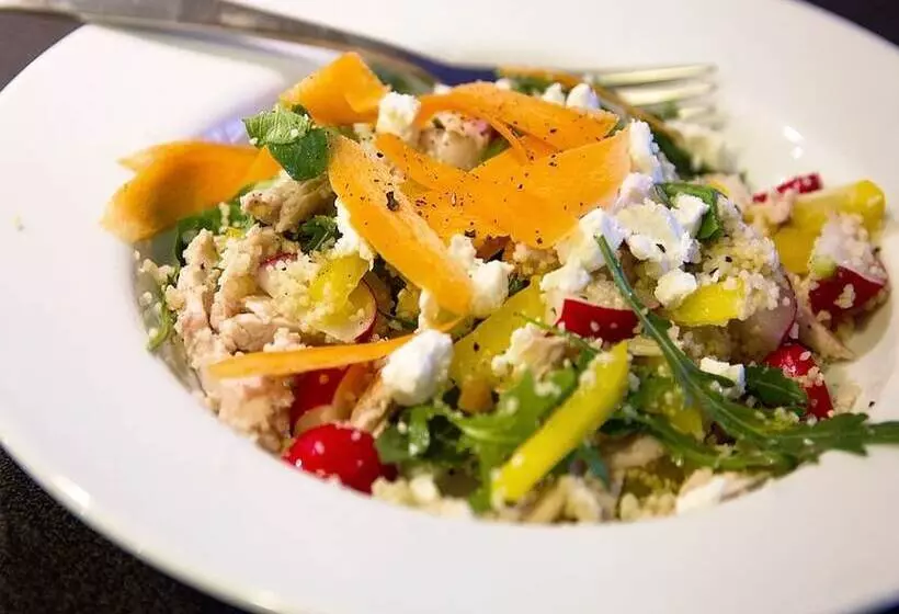 Отель The Originals City, Ara Hôtel