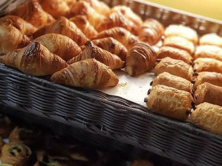 Отель The Originals City, Hôtel De L Europe, Saintnazaire