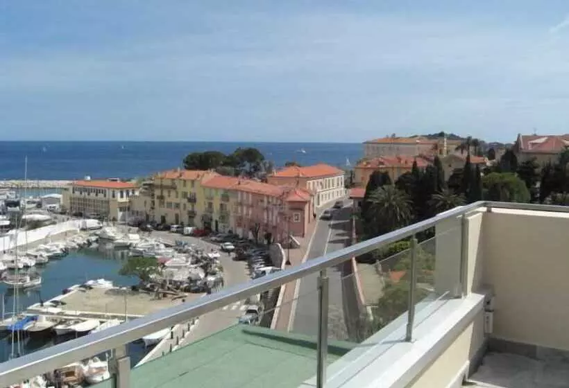 ホテル The Originals City, Hôtel Frisia, Beaulieusurmer