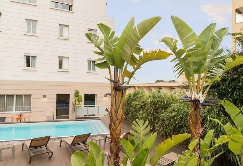 ホテル The Originals City, Hôtel Frisia, Beaulieusurmer