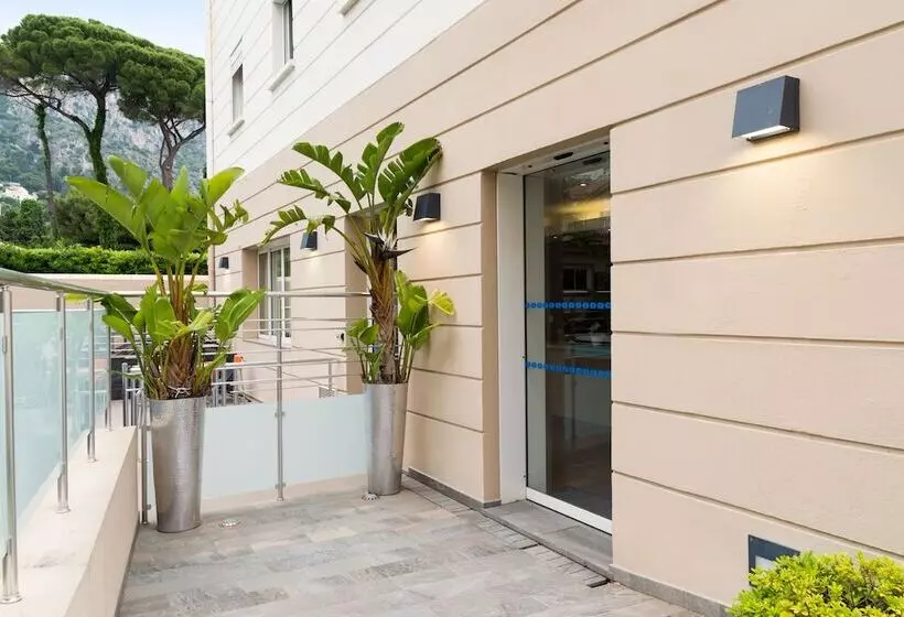 ホテル The Originals City, Hôtel Frisia, Beaulieusurmer