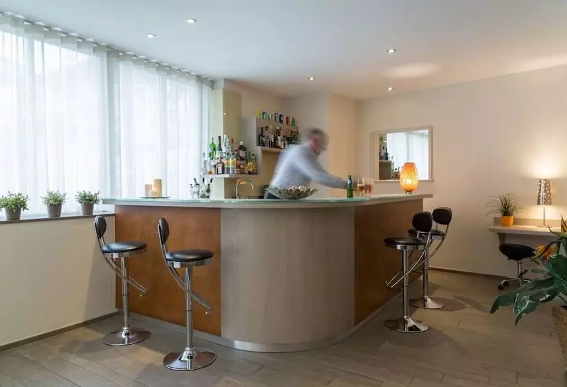 ホテル The Originals City, Hôtel Frisia, Beaulieusurmer