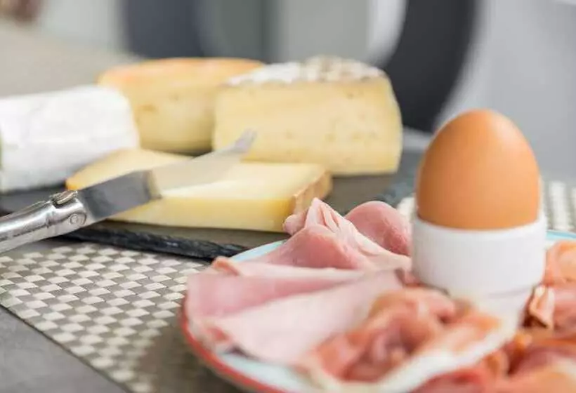 ホテル The Originals City, Hôtel Frisia, Beaulieusurmer