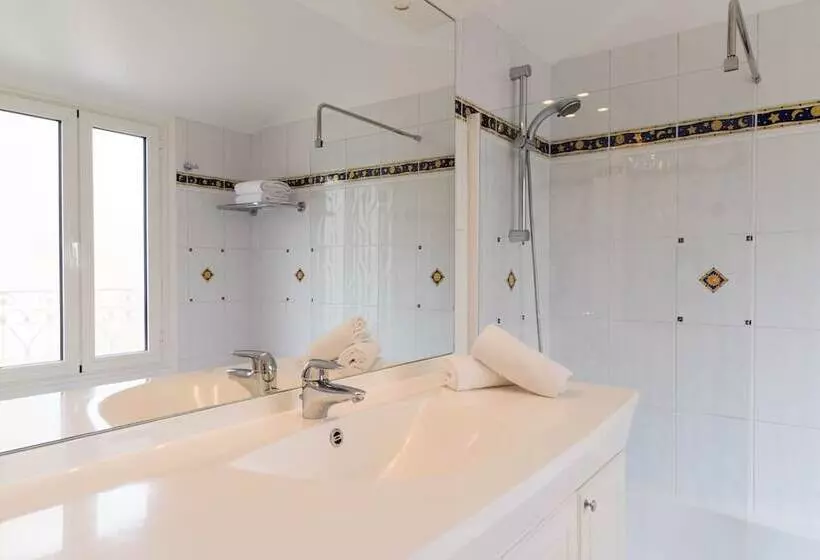 ホテル The Originals City, Hôtel Frisia, Beaulieusurmer