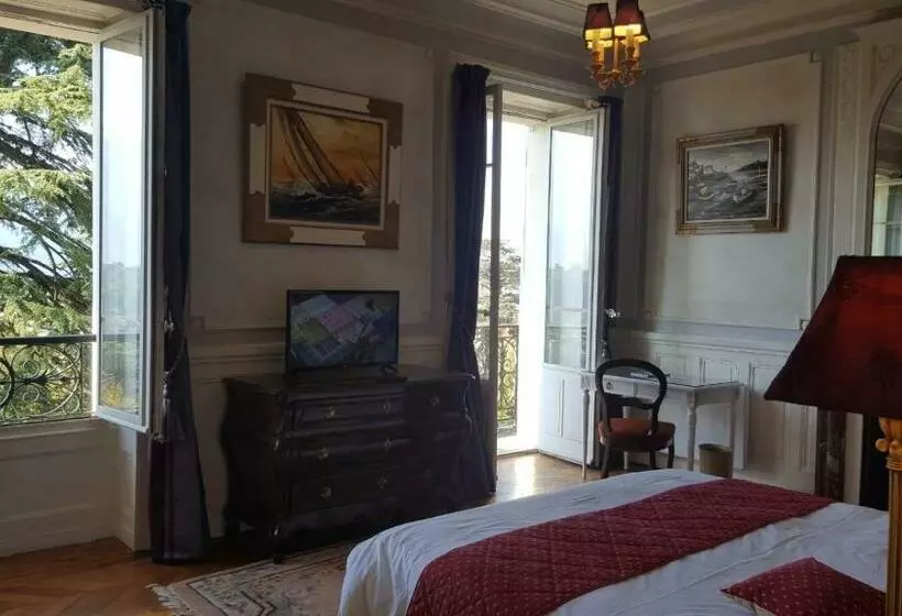 Отель Aux Meublés Du Manoir