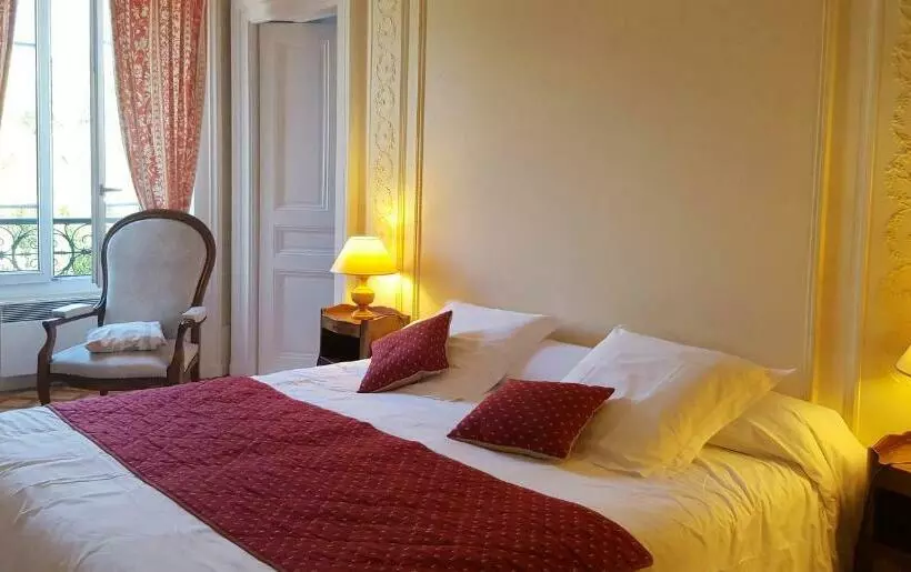 Отель Aux Meublés Du Manoir