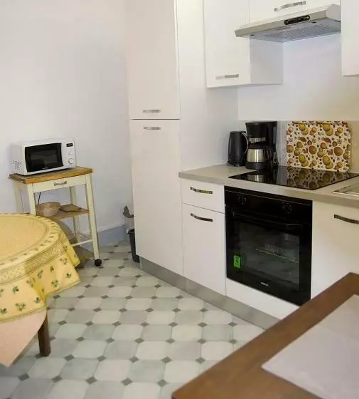 Отель Aux Meublés Du Manoir