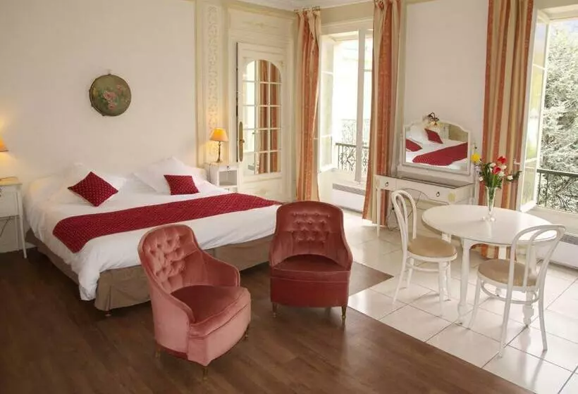 Отель Aux Meublés Du Manoir