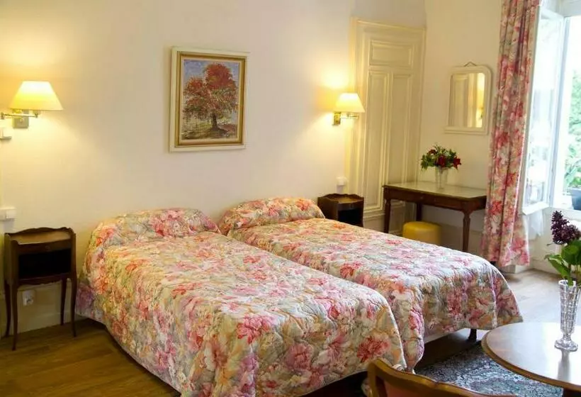 Отель Aux Meublés Du Manoir