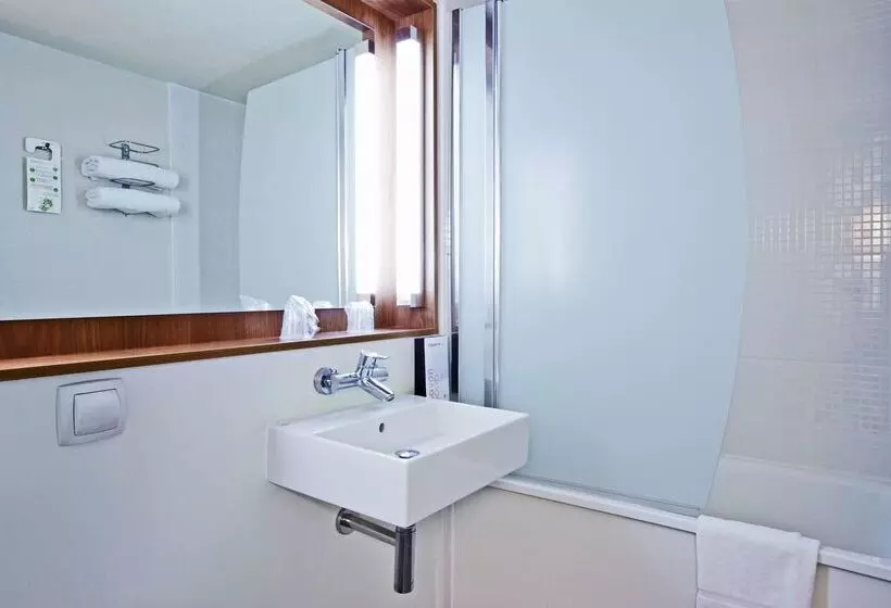 Отель Campanile Chanas