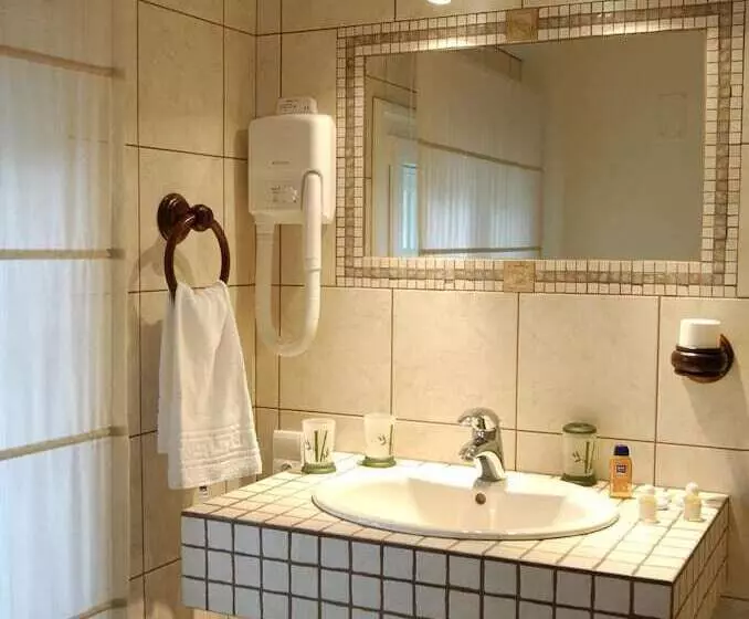 Hotel Logis Arts Et Terroirs