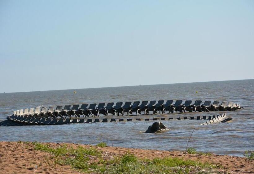 هتل Logis Le Petit Trianon