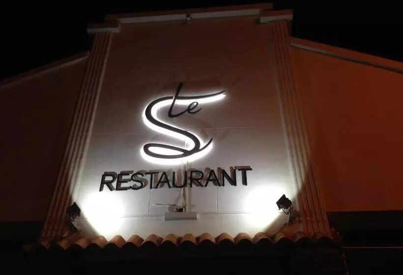 בית מלון כפרי Logis Le Petit Trianon