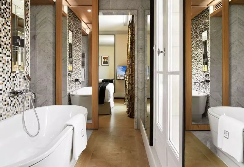 ホテル Montalembert