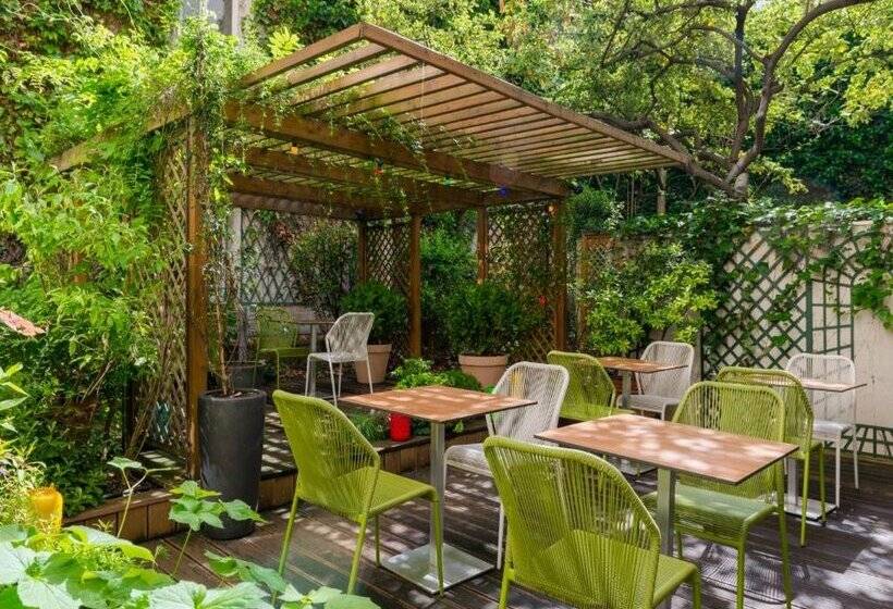 ホテル Paris Louis Blanc