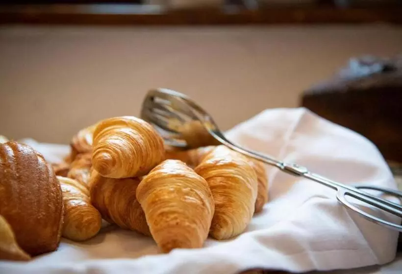 Отель De La Poste