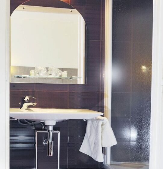 هتل A L Hôtel Des Roys