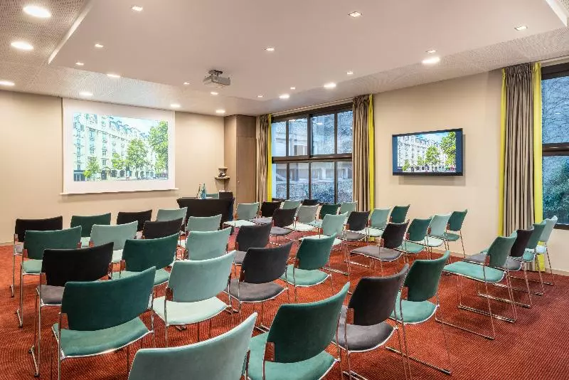 هتل Holiday Inn Paris   Gare De Lyon Bastille, An Ihg