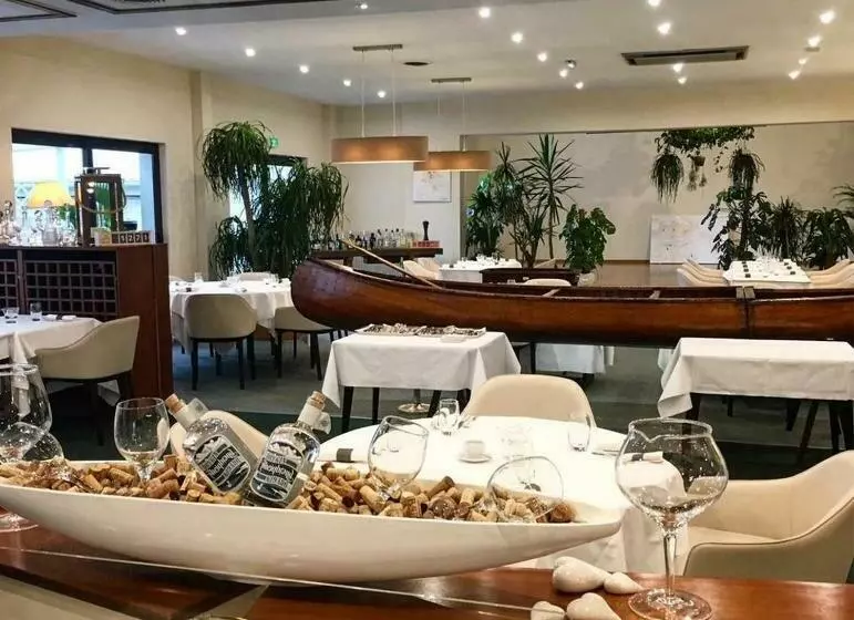 Отель Hôtel Tivoli