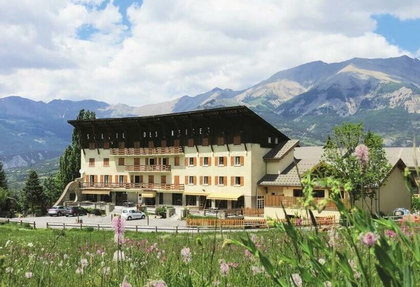 هتل Hôtel Soleil Des Neiges