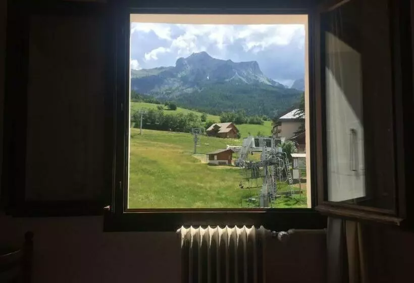 هتل Hôtel Soleil Des Neiges