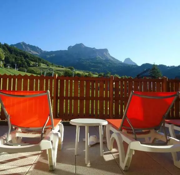 هتل Hôtel Soleil Des Neiges