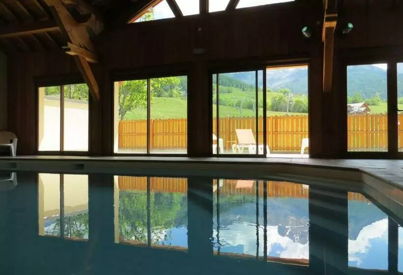 هتل Hôtel Soleil Des Neiges