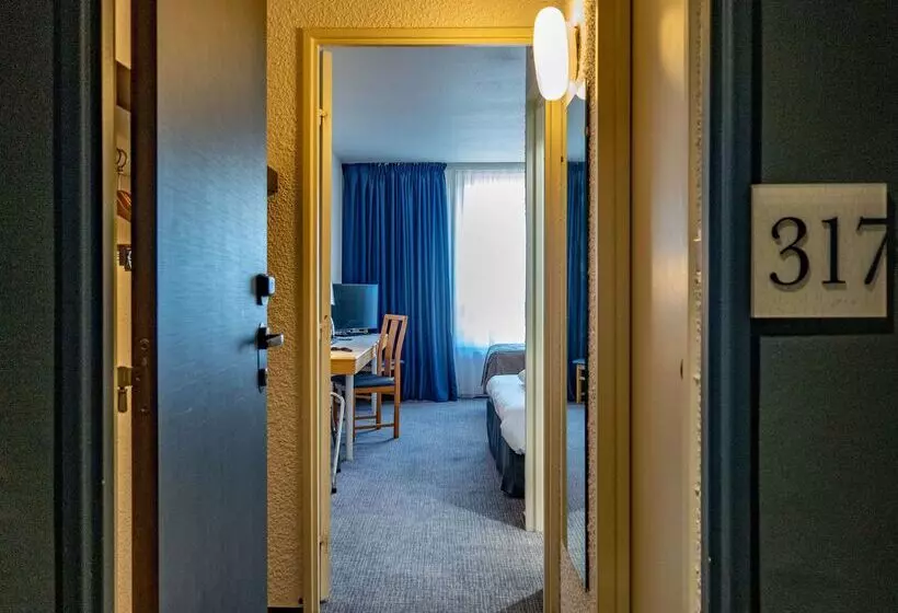 ホテル Kyriad Montchanin Le Creusot