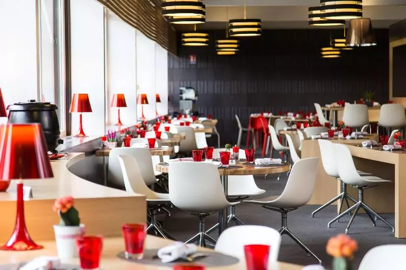 ホテル Kyriad Montchanin Le Creusot