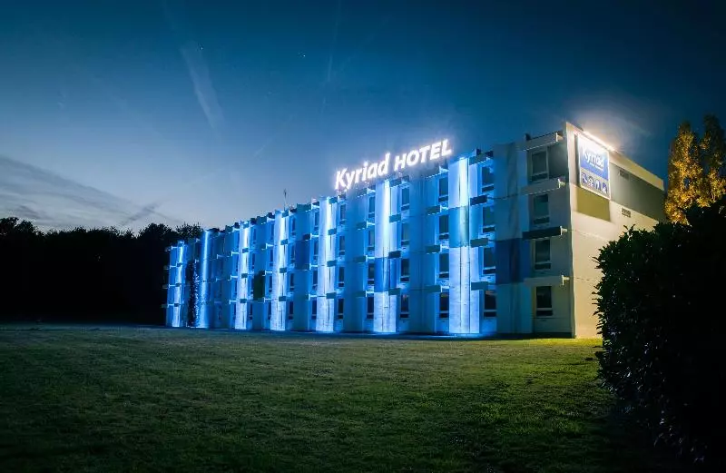 ホテル Kyriad Montchanin Le Creusot