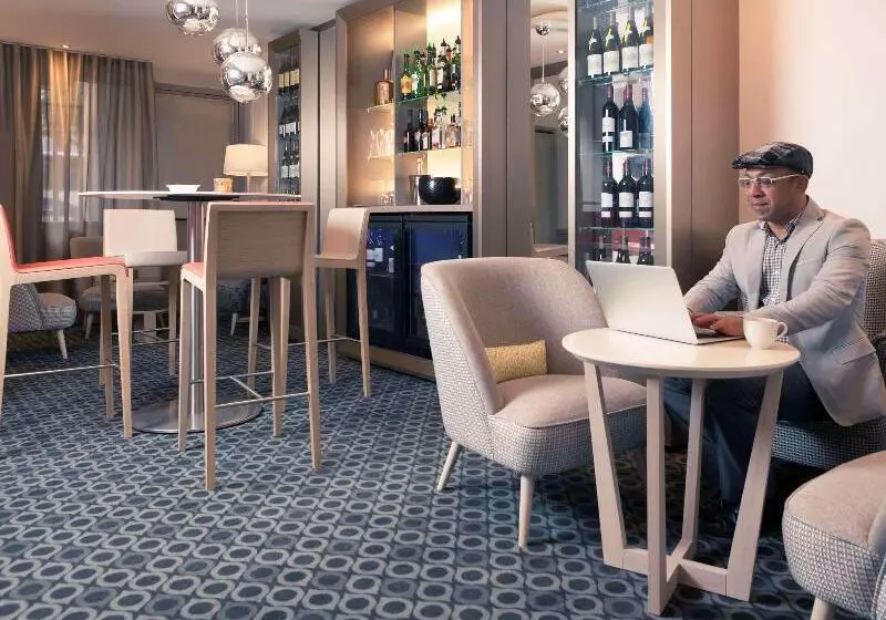 ホテル Mercure Paris Montparnasse Raspail
