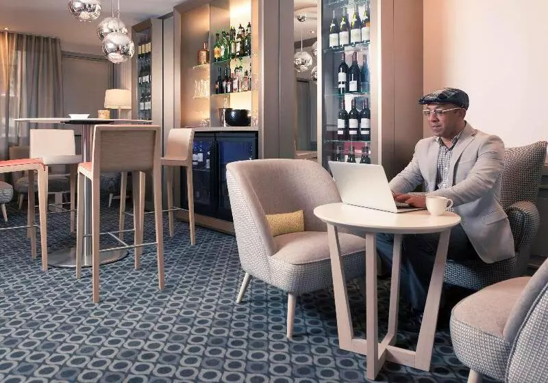 ホテル Mercure Paris Montparnasse Raspail