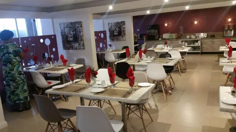 בית מלון כפרי Peninsula International