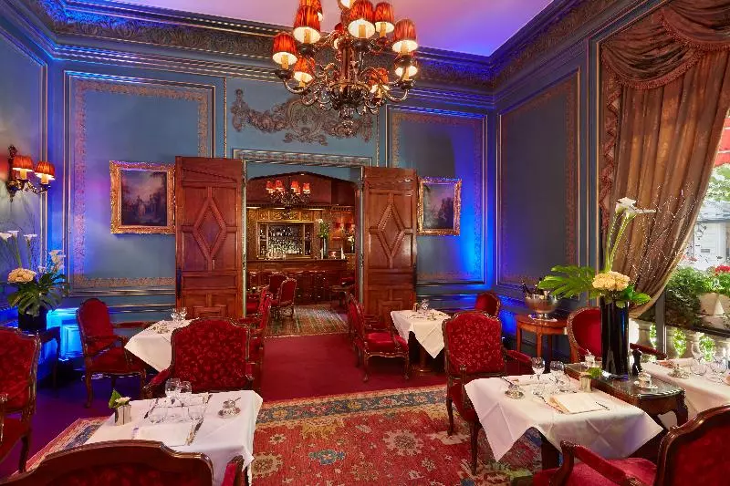 Hotel Raphael