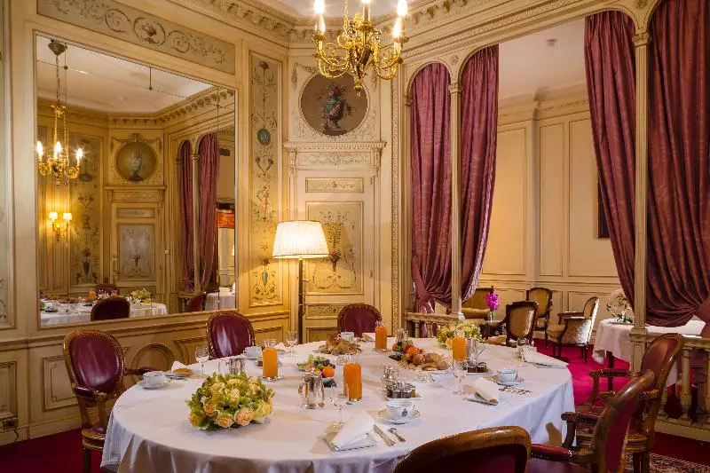 Hotel Raphael