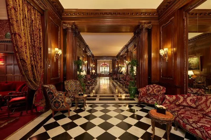 Hotel Raphael